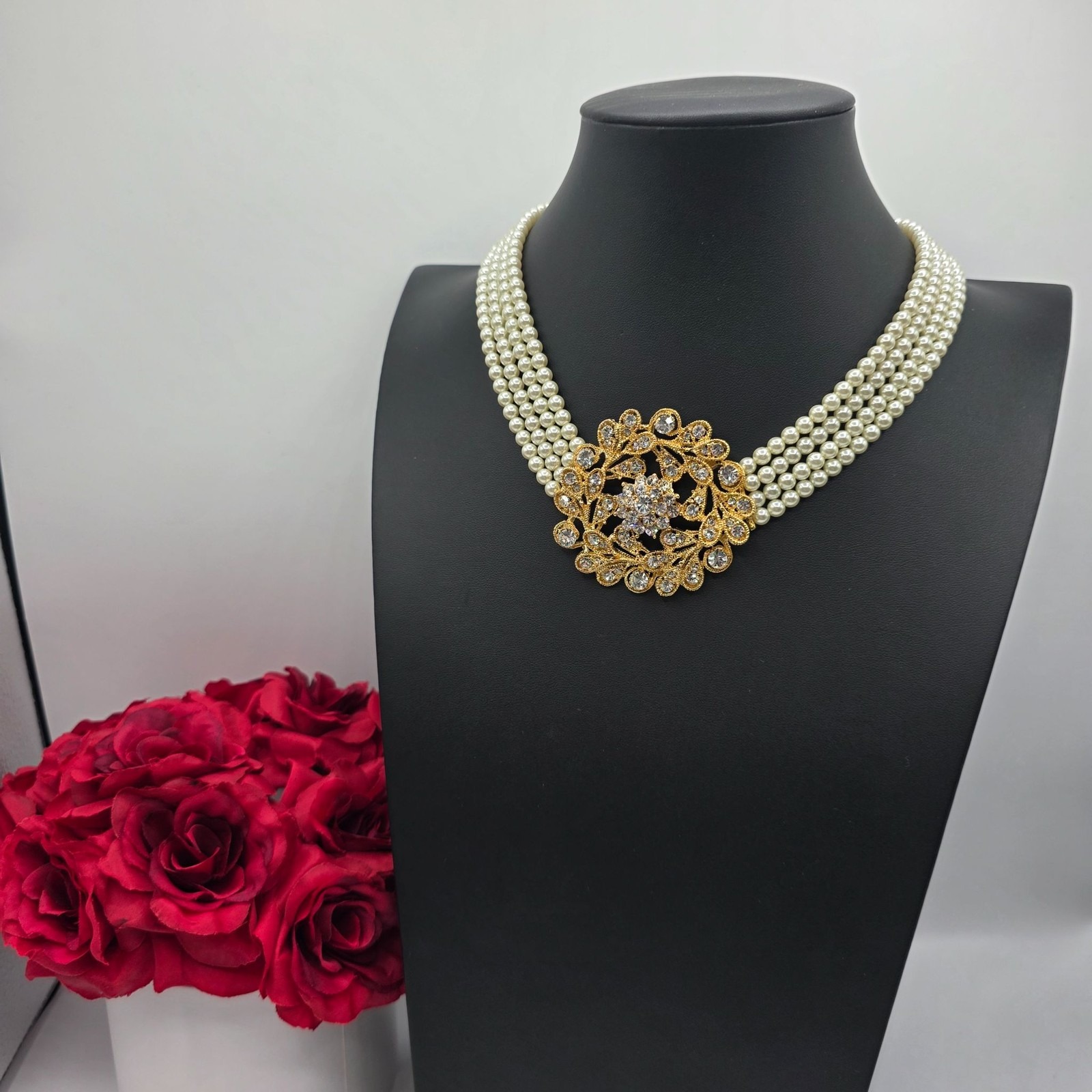 Vintage Faux Pearl Rhinestone Pendant Necklace Gold Tone Old Money Coquette